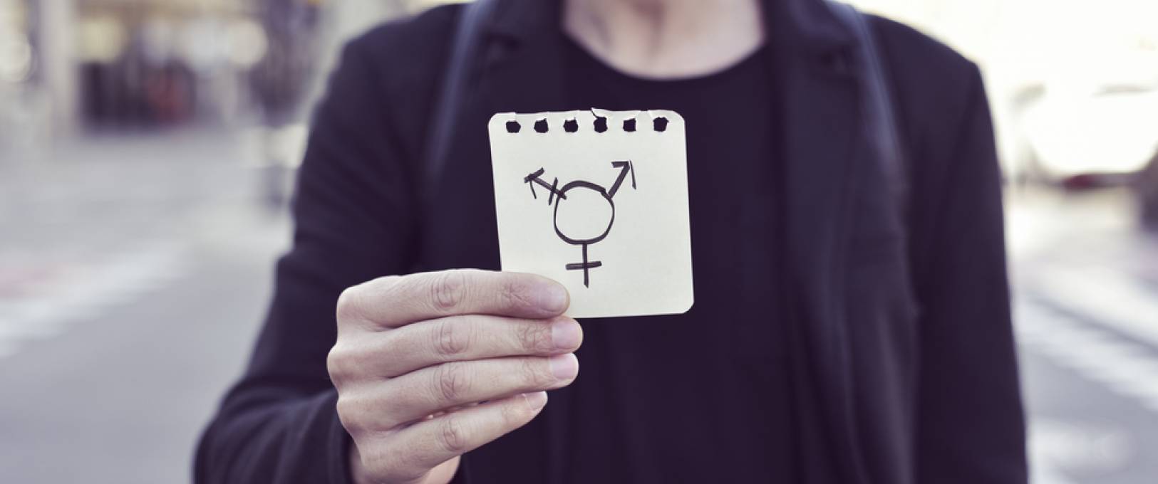 Rencontre bisexuelle : « Mes boules rasées claquaient contre son cul »