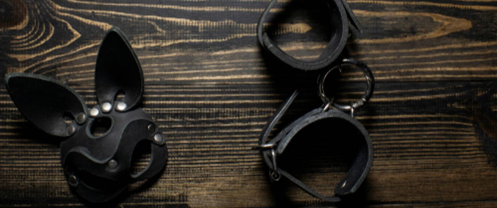 Trio BDSM : « Une grande gorgée du verre qu’il avait lui-même rempli »