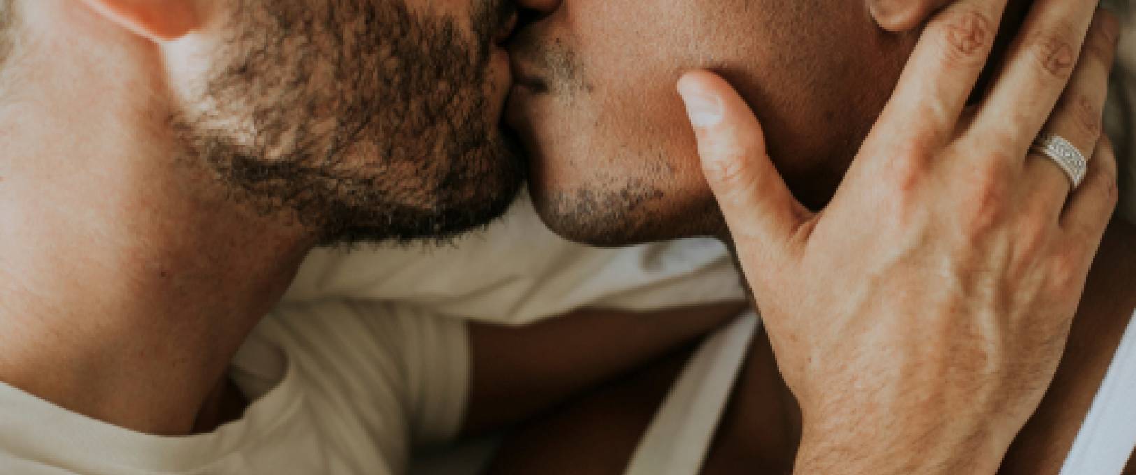 Un hétéro qui fait sa première expérience gay : « J'ai regardé son sexe avec effronterie »