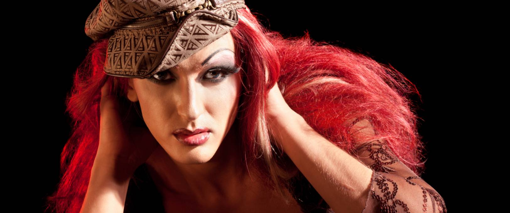 Expérience avec un travesti : « Elle avait aussi une queue et je la tenais dans ma main »