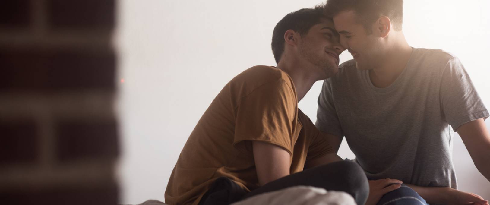 Expérience bisexuelle 2 : « Elle lui a dit de me menotter &agrave; la chaise »